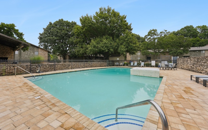 Swimming pool with seating